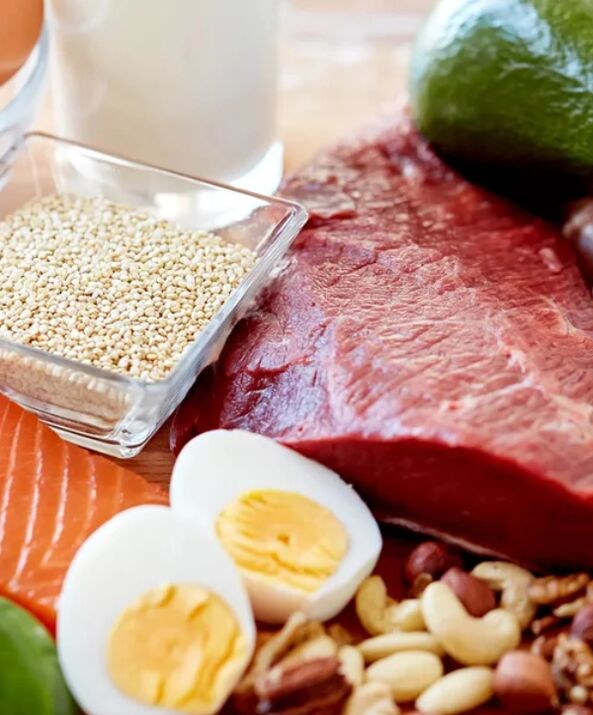 La dieta para la gastritis Tabla 4 incluye el uso de huevos y carnes magras. 